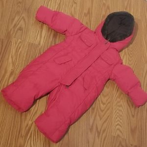New baby gap snow suit 6/12‎ mo